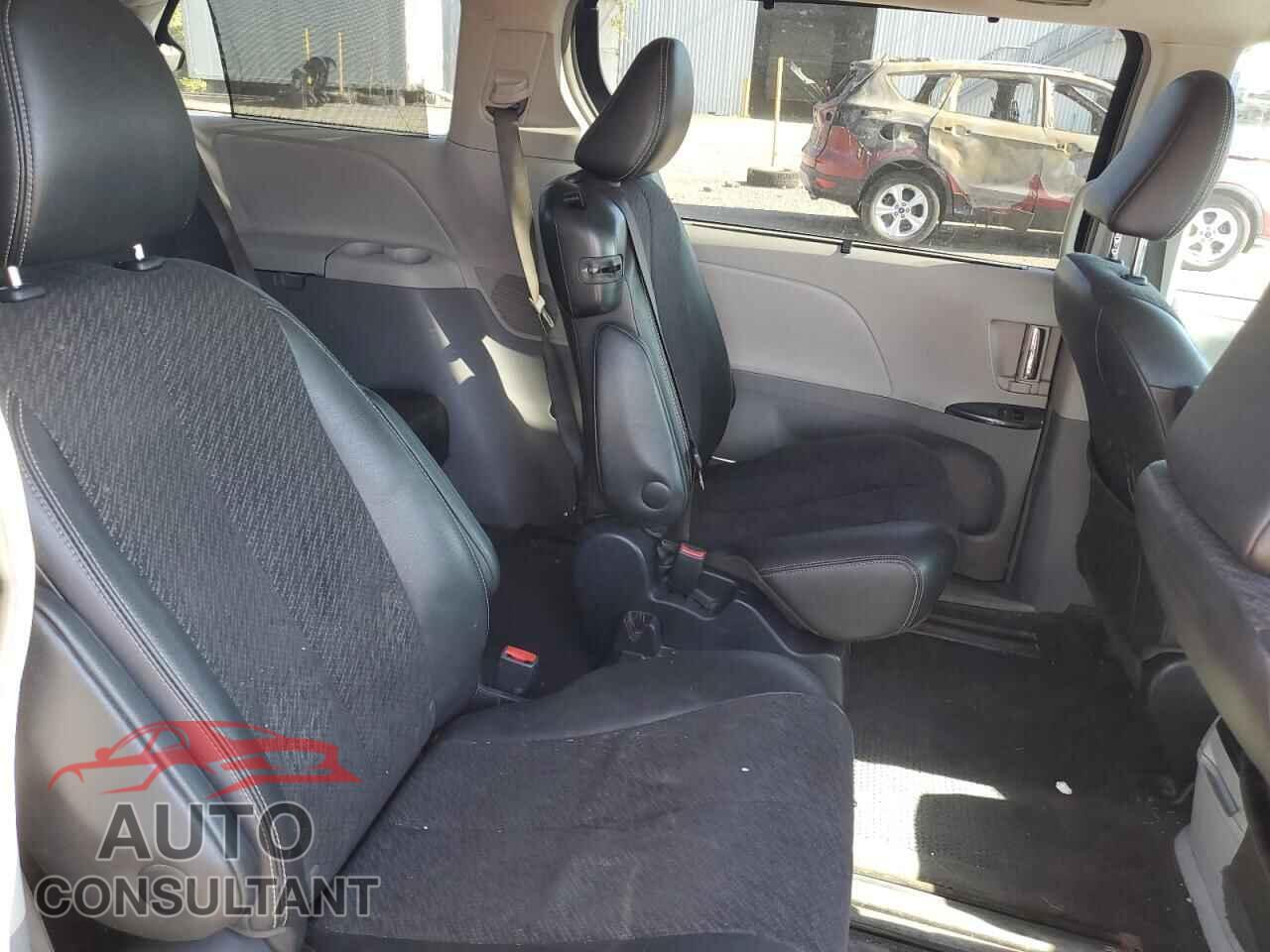 TOYOTA SIENNA 2013 - 5TDXK3DC8DS400485