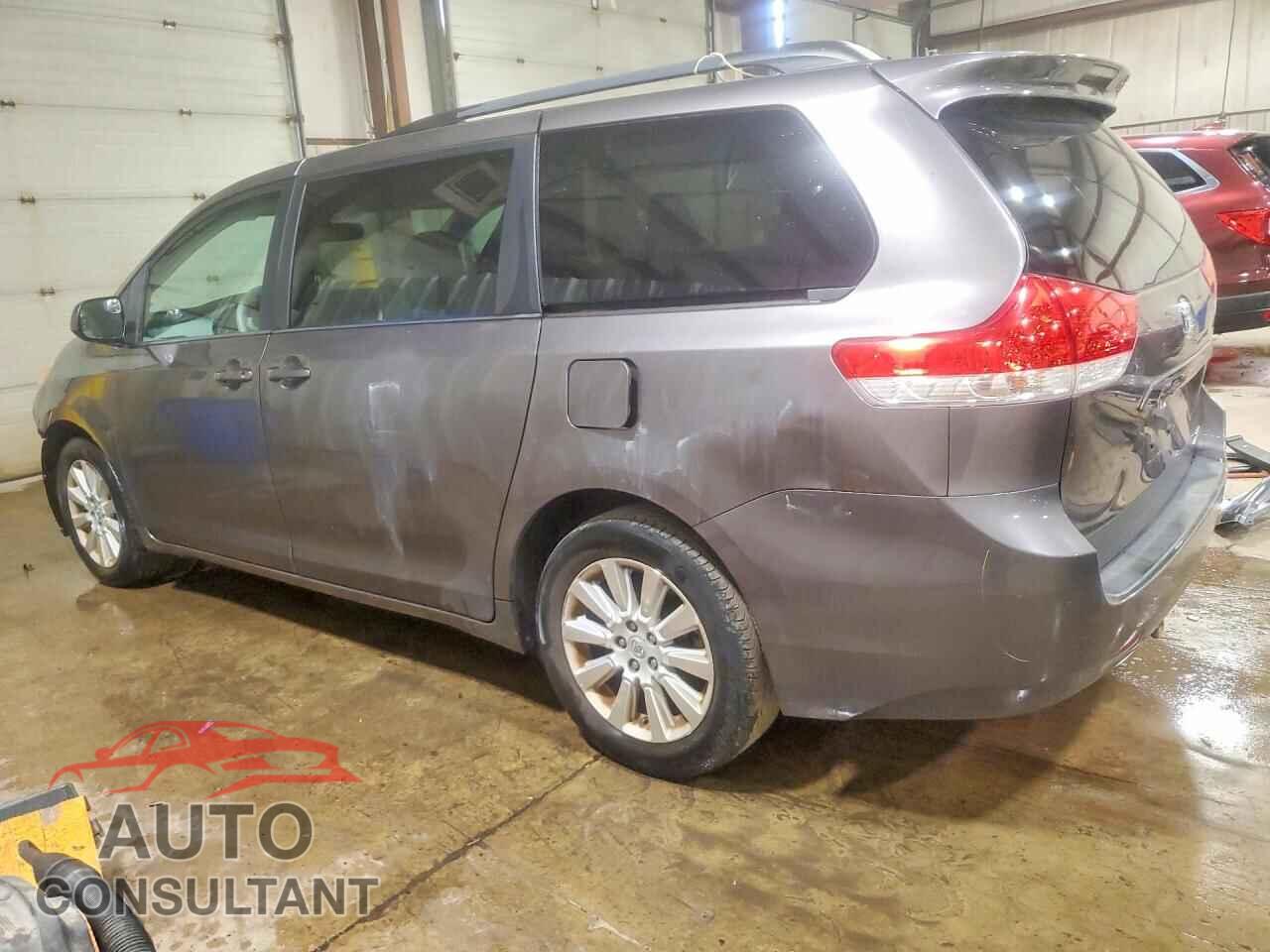 TOYOTA SIENNA 2013 - 5TDJK3DC8DS069719