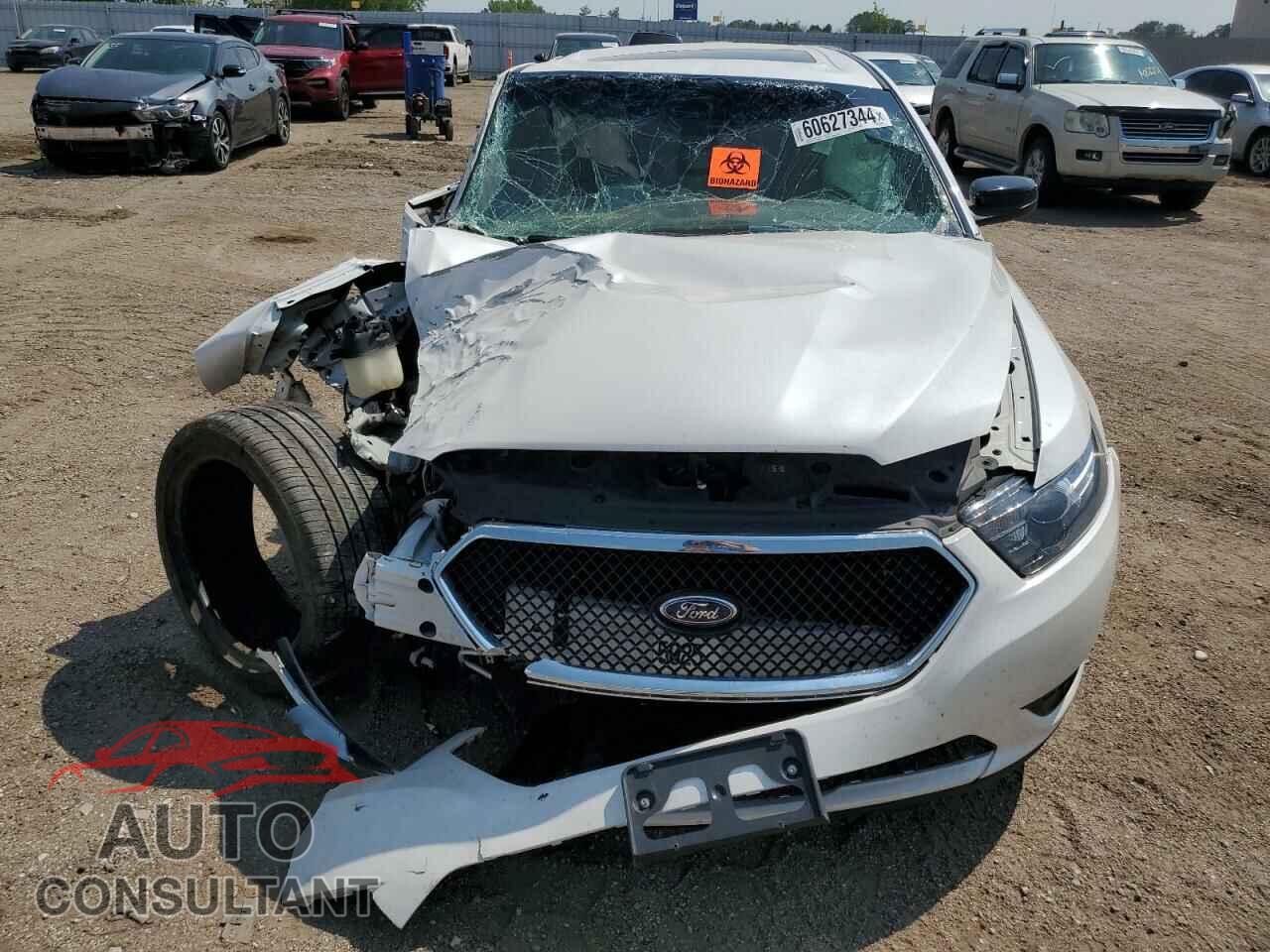 FORD TAURUS 2018 - 1FAHP2KT2JG127882