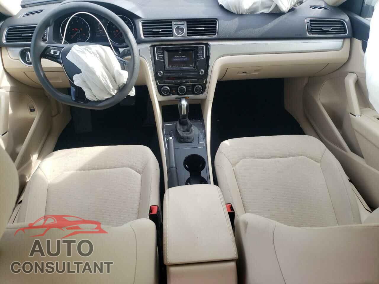 VOLKSWAGEN PASSAT 2017 - 1VWAT7A33HC047009