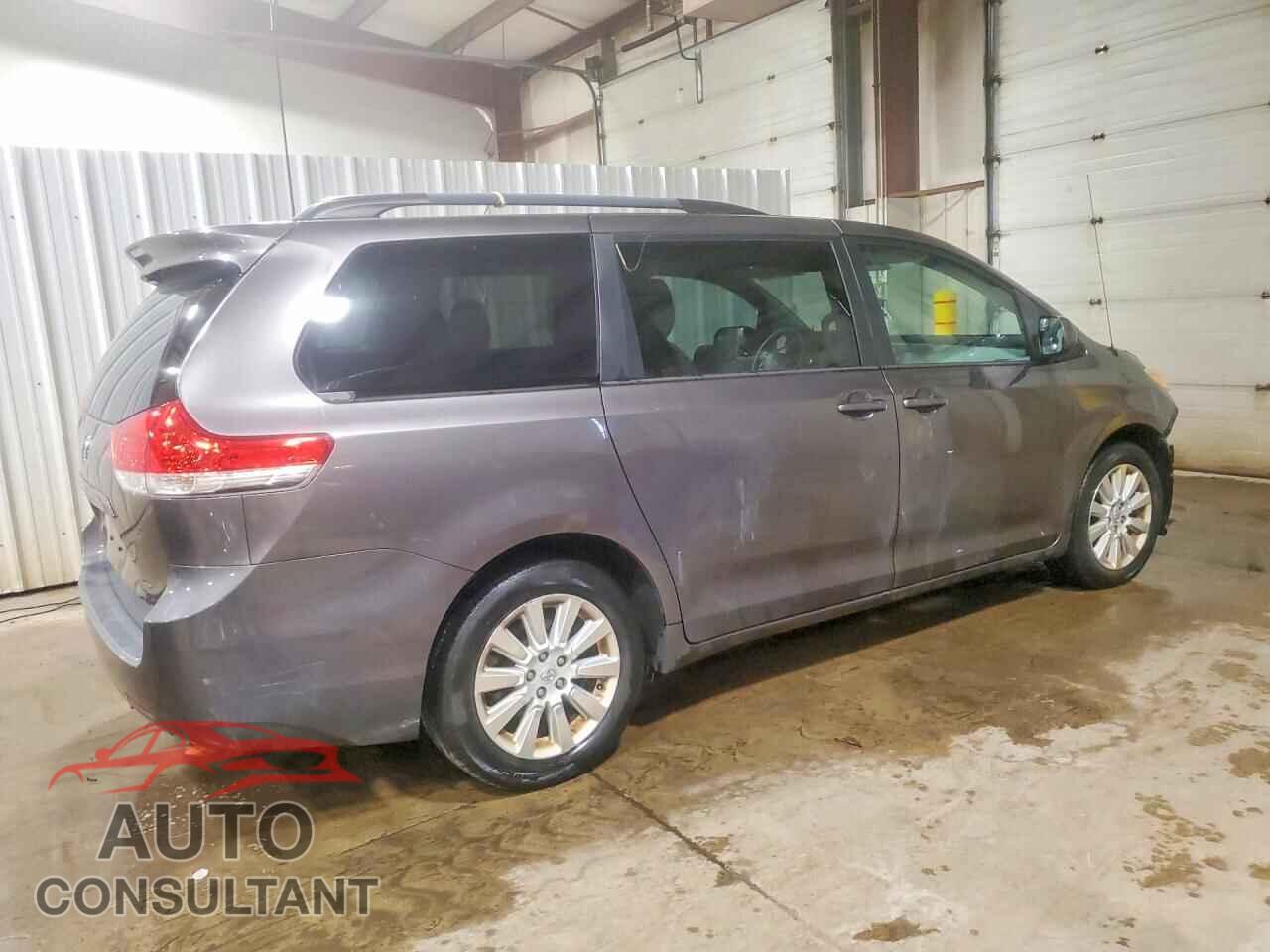 TOYOTA SIENNA 2013 - 5TDJK3DC8DS069719