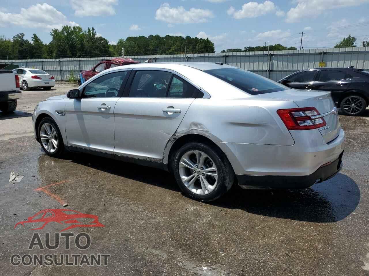 FORD TAURUS 2018 - 1FAHP2E85JG124787