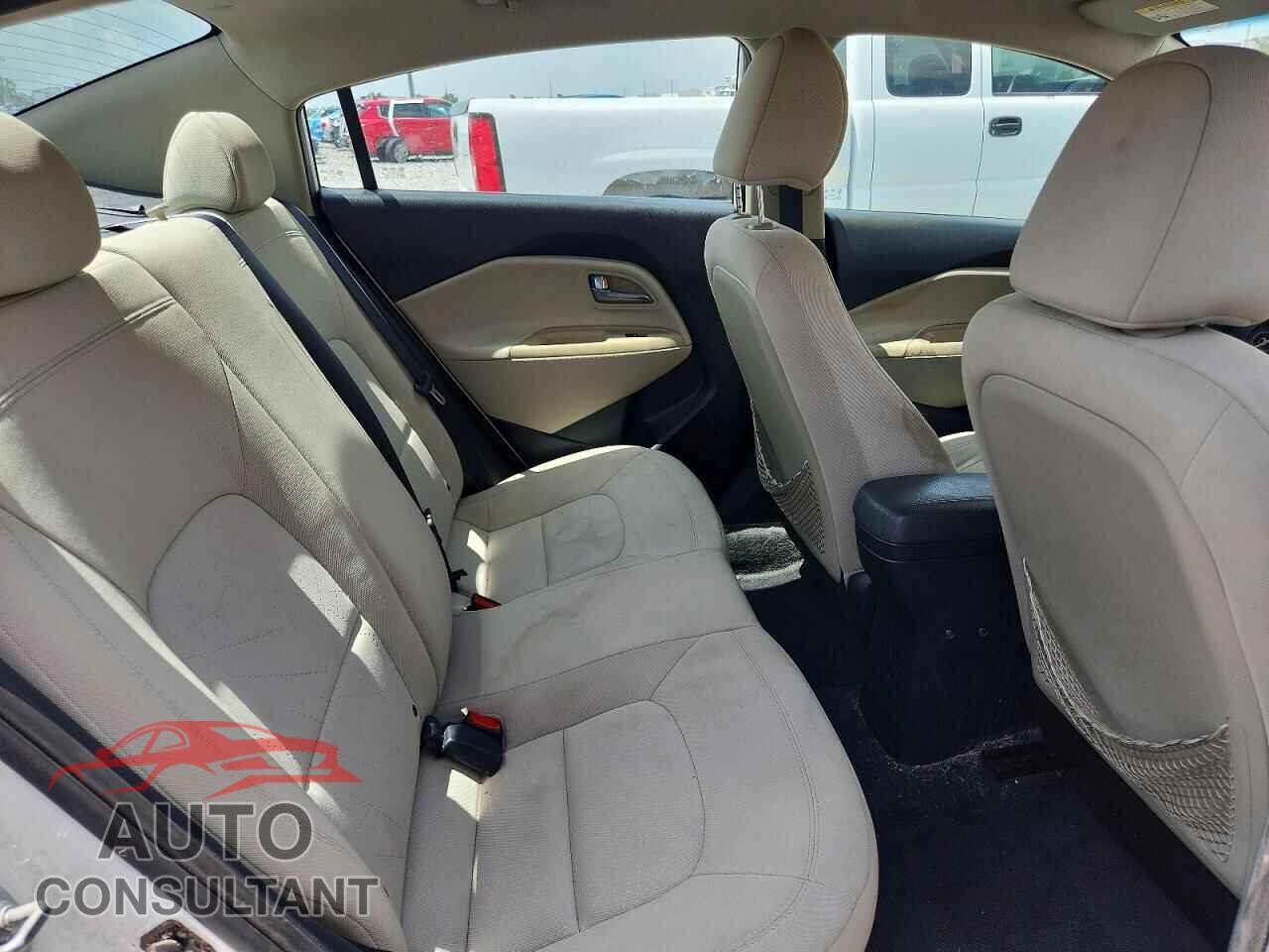 KIA RIO 2013 - KNADN4A3XD6131004
