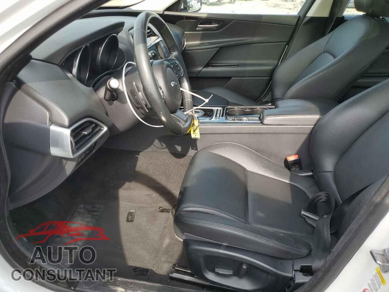 JAGUAR XE 2017 - SAJAR4BG3HA976194