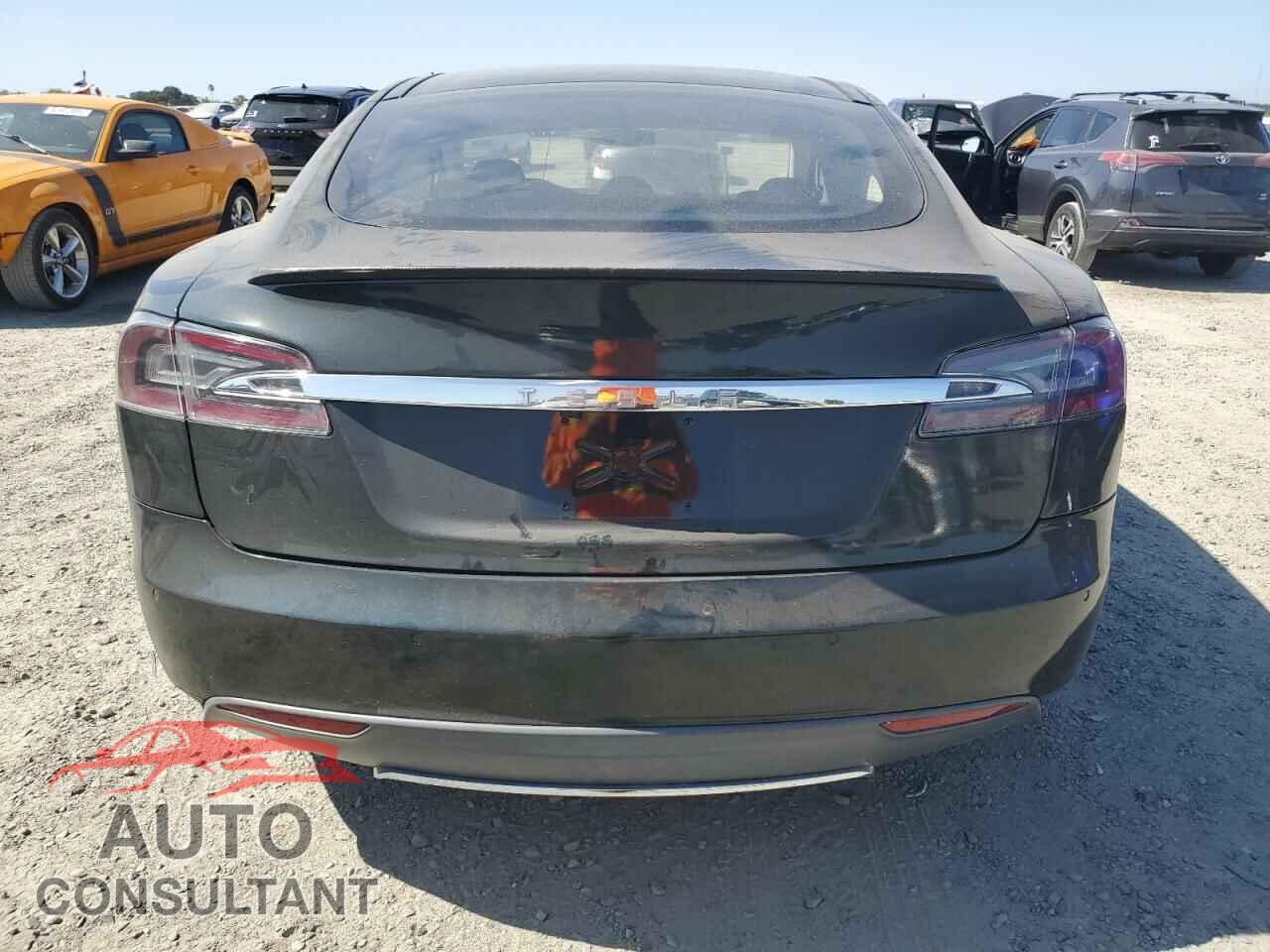 TESLA MODEL S 2013 - 5YJSA1CP2DFP05684