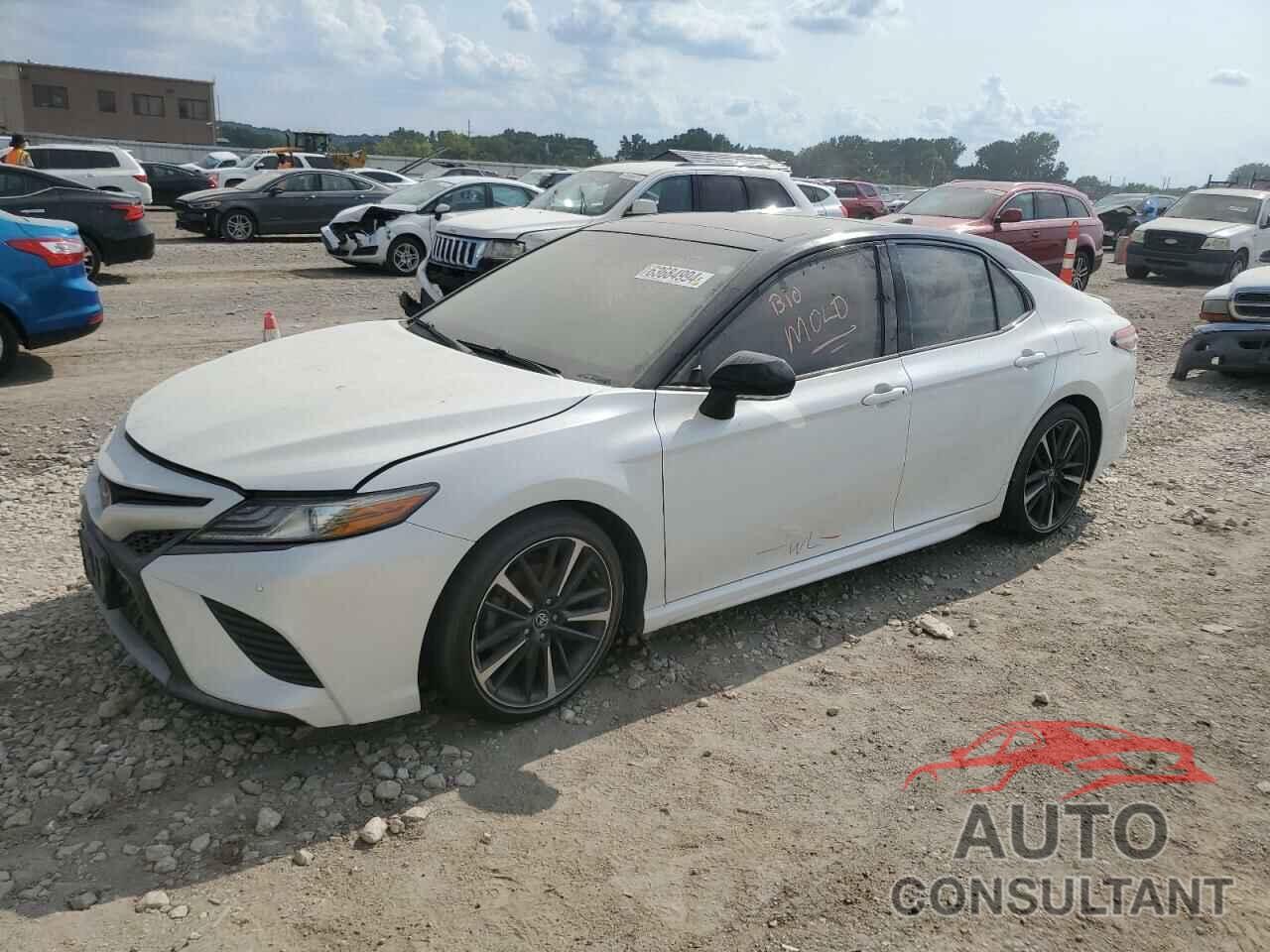 TOYOTA CAMRY 2018 - 4T1B61HK1JU014076