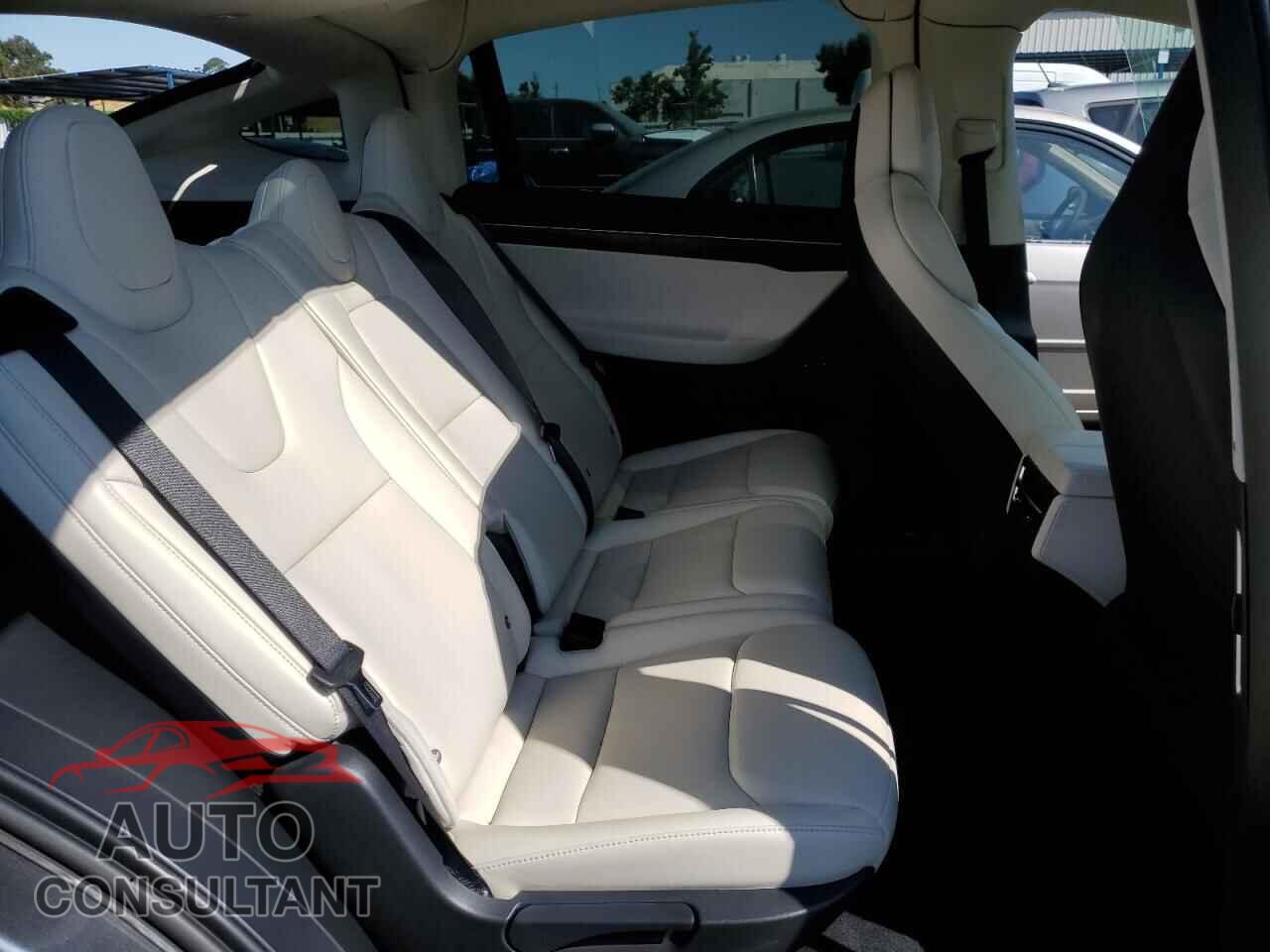 TESLA MODEL X 2018 - 5YJXCDE20JF087067