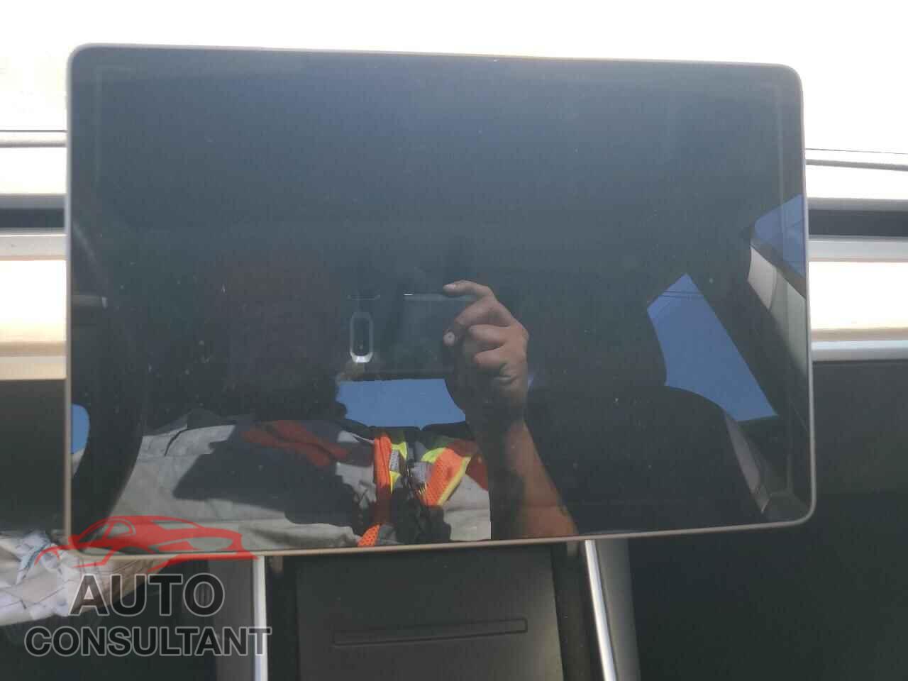 TESLA MODEL 3 2018 - 5YJ3E1EA6JF042147