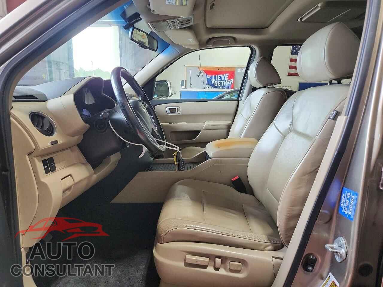 HONDA PILOT 2011 - 5FNYF4H97BB072037