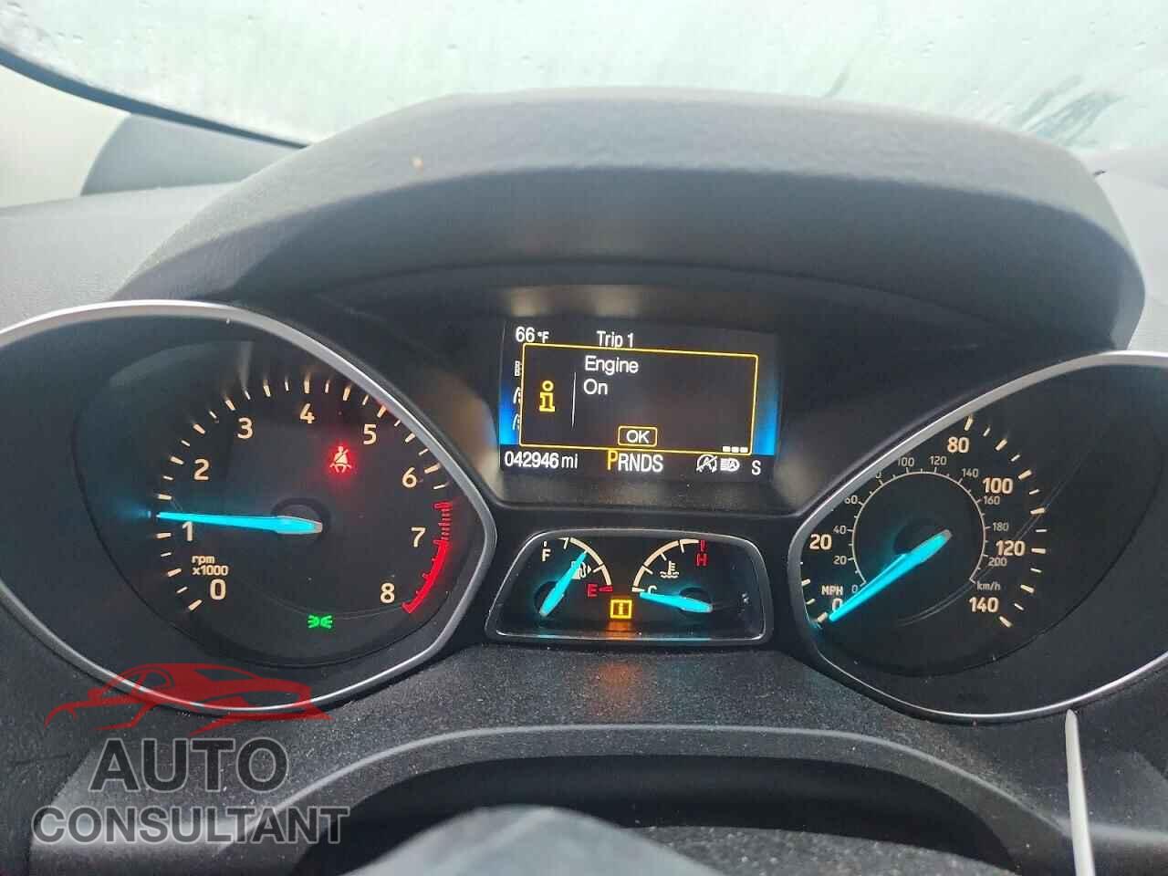 FORD ESCAPE 2017 - 1FMCU0J97HUE84571