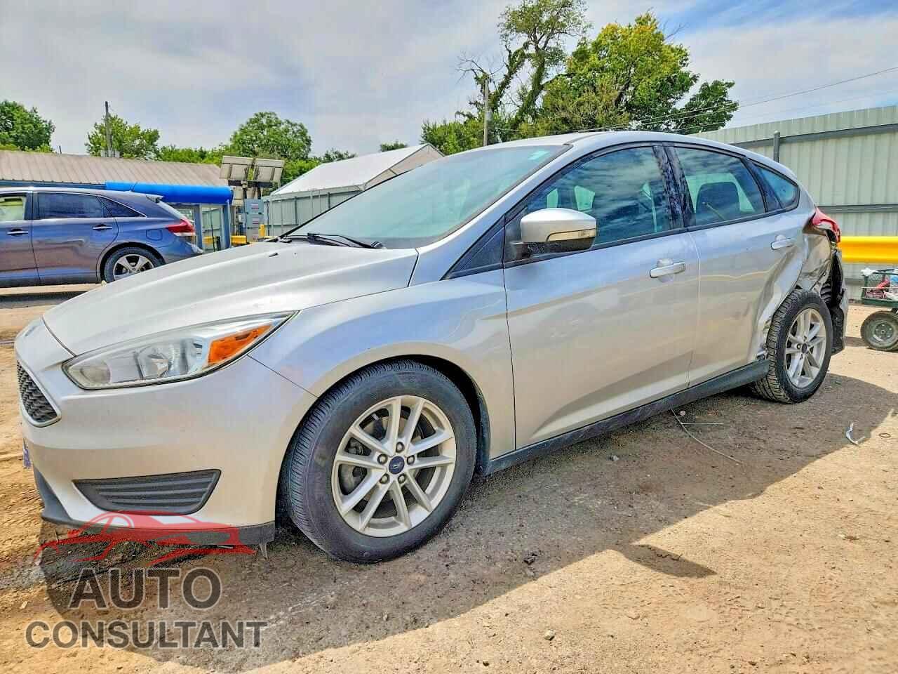 FORD FOCUS 2016 - 1FADP3K26GL289154