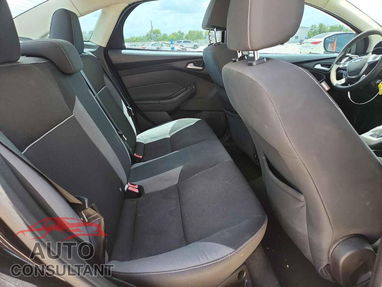 FORD FOCUS 2014 - 1FADP3F27EL211974