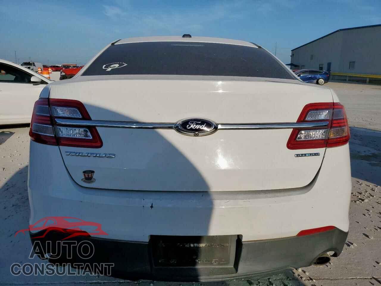 FORD TAURUS 2015 - 1FAHP2D84FG105737