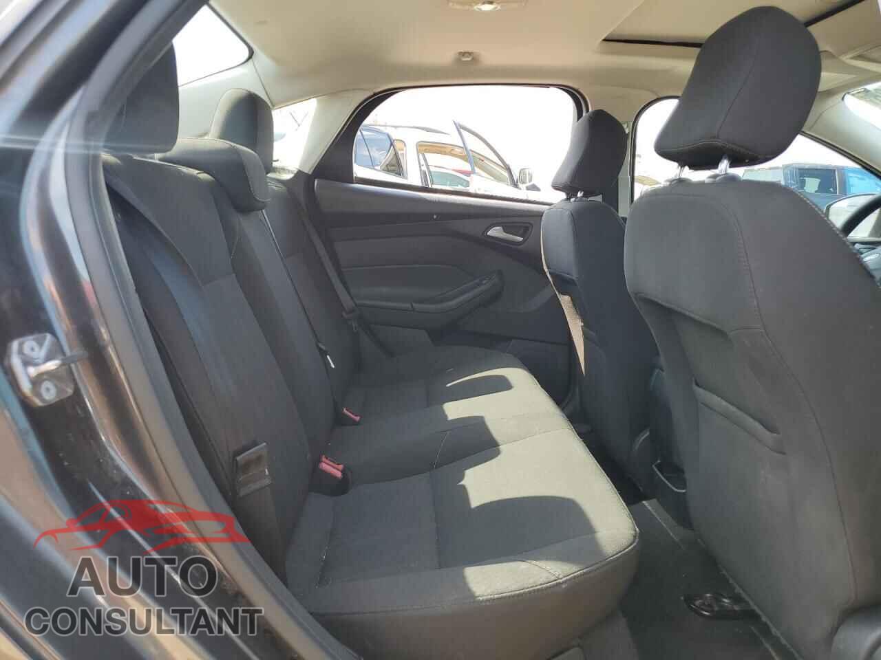 FORD FOCUS 2015 - 1FADP3F23FL201539