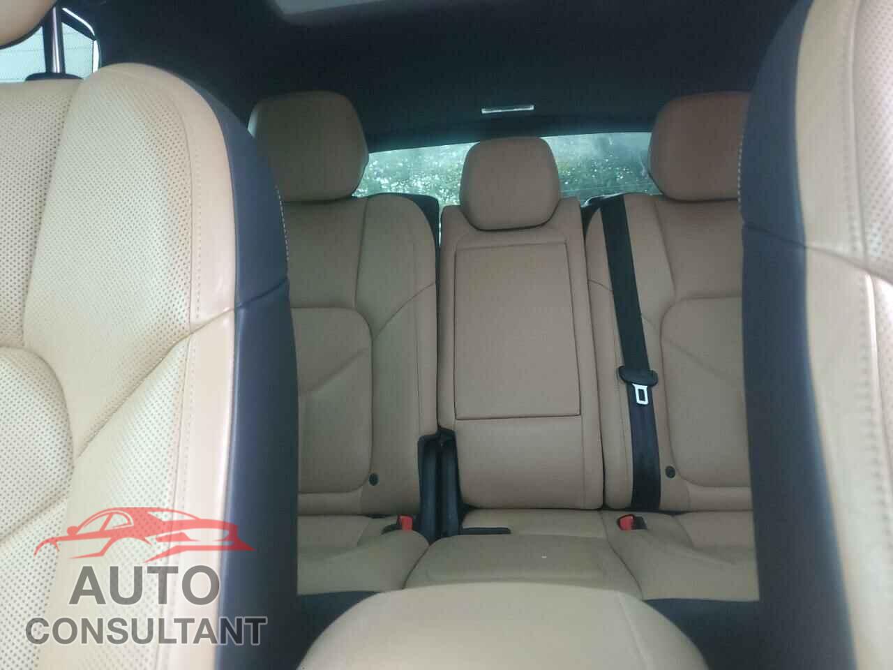 PORSCHE CAYENNE 2016 - WP1AA2A28GKA37128