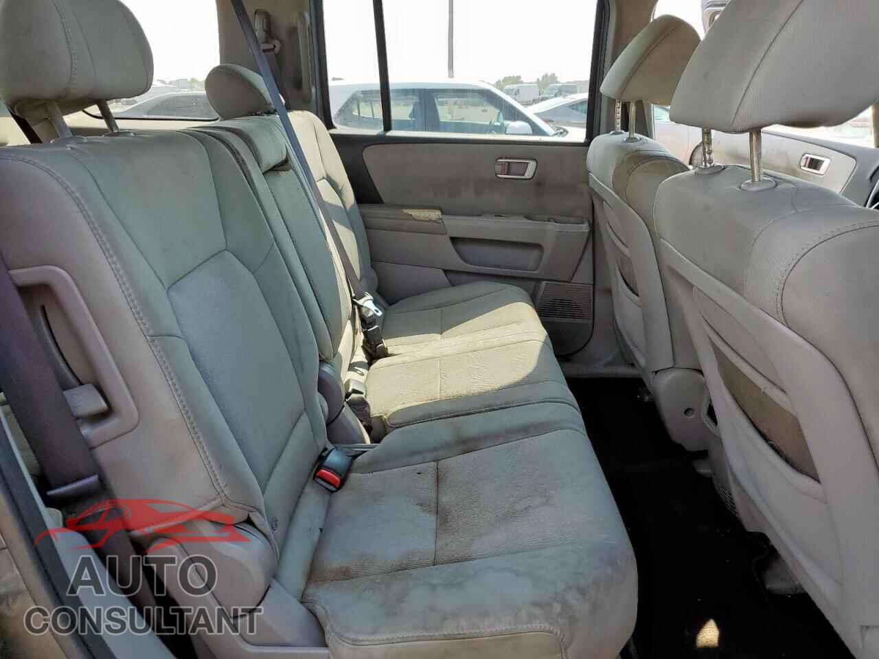 HONDA PILOT 2011 - 5FNYF3H22BB030596