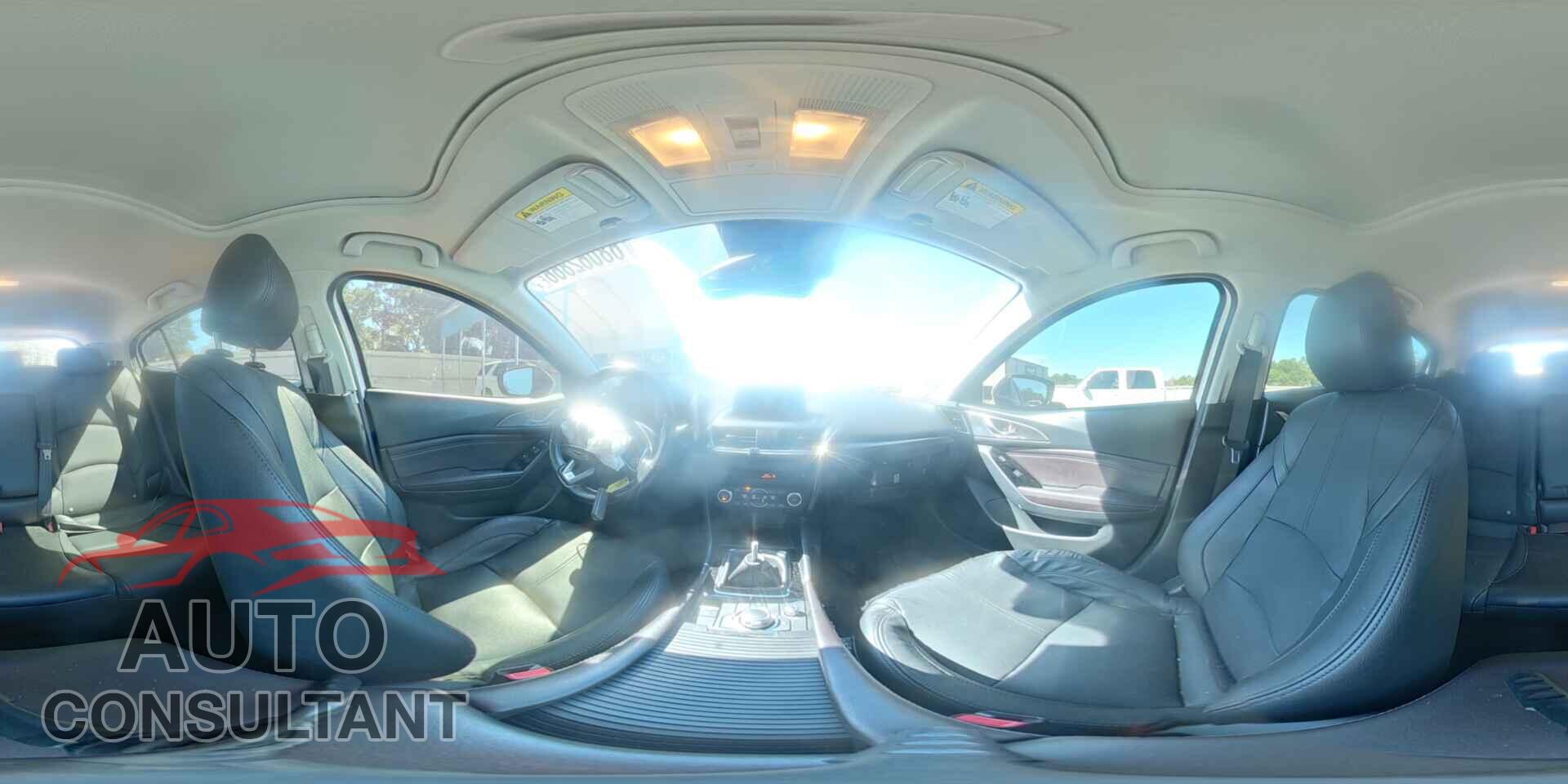 MAZDA 3 2018 - 3MZBN1M33JM169509