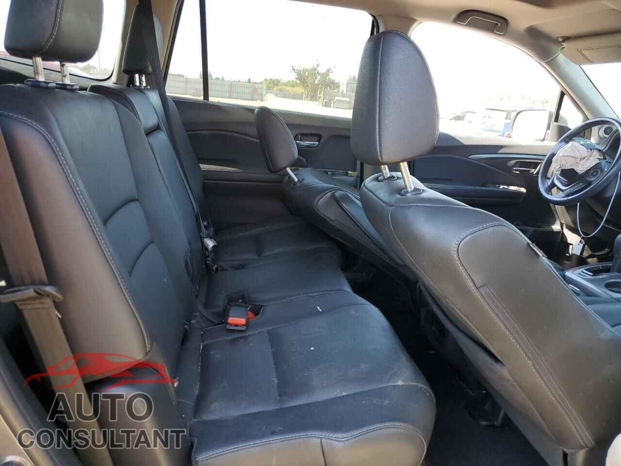 HONDA PILOT 2017 - 5FNYF5H56HB045357