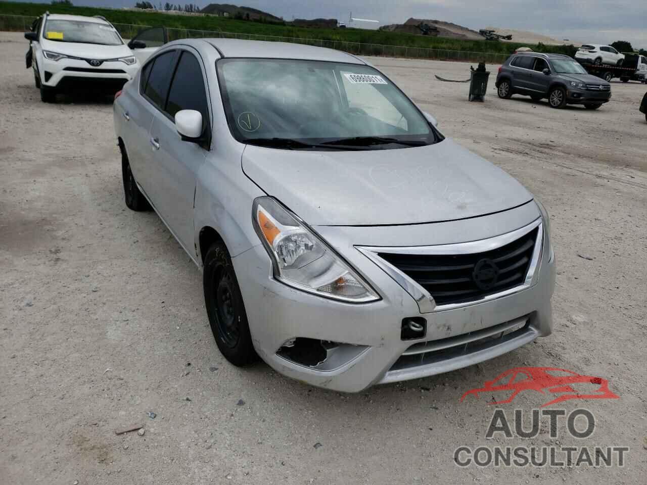 NISSAN VERSA 2018 - 3N1CN7AP7JK428597