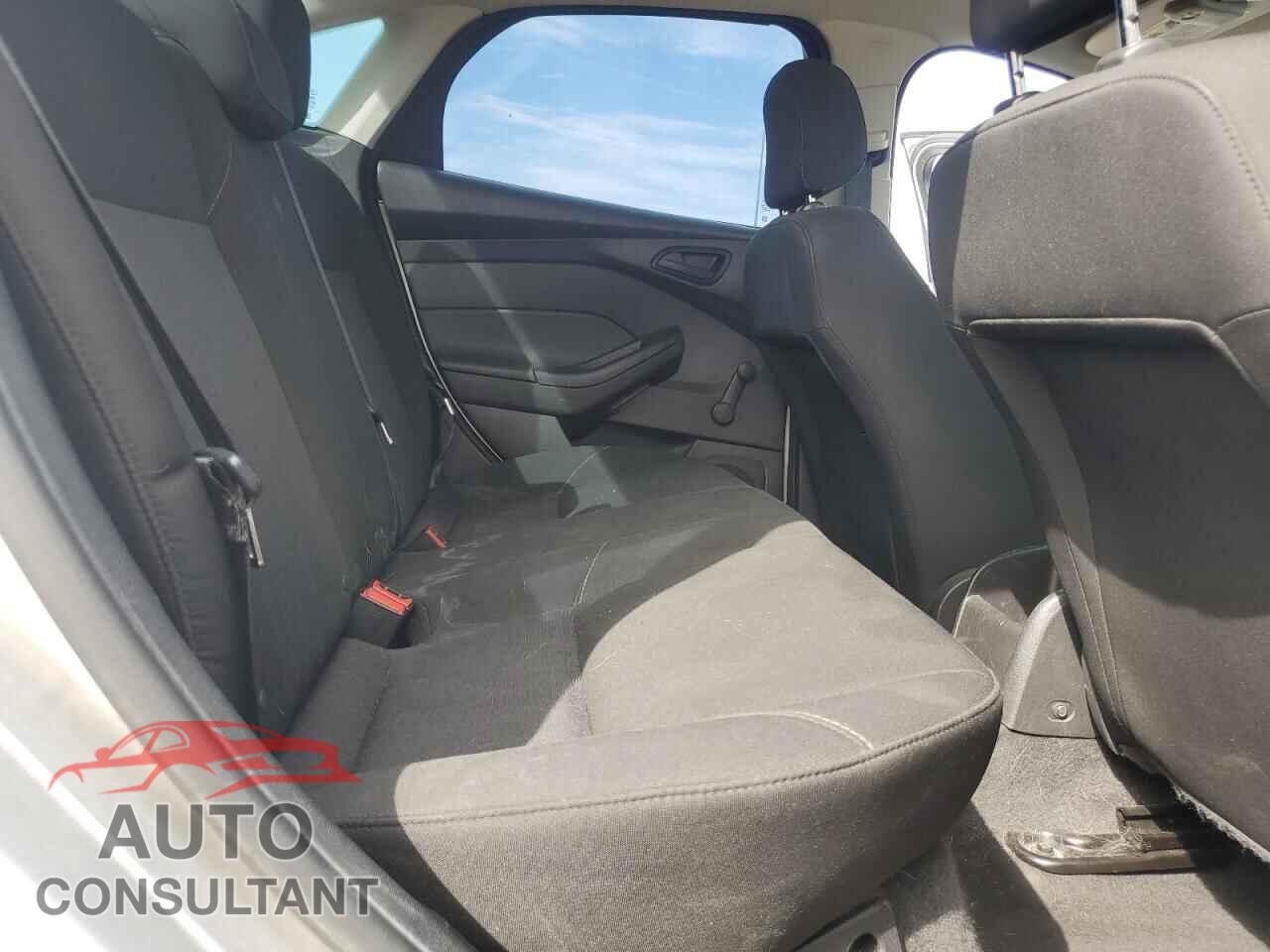 FORD FOCUS 2017 - 1FADP3E29HL211545