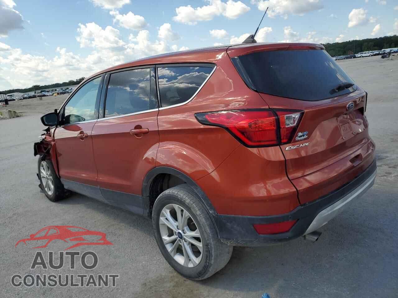 FORD ESCAPE 2019 - 1FMCU0GD6KUB38255