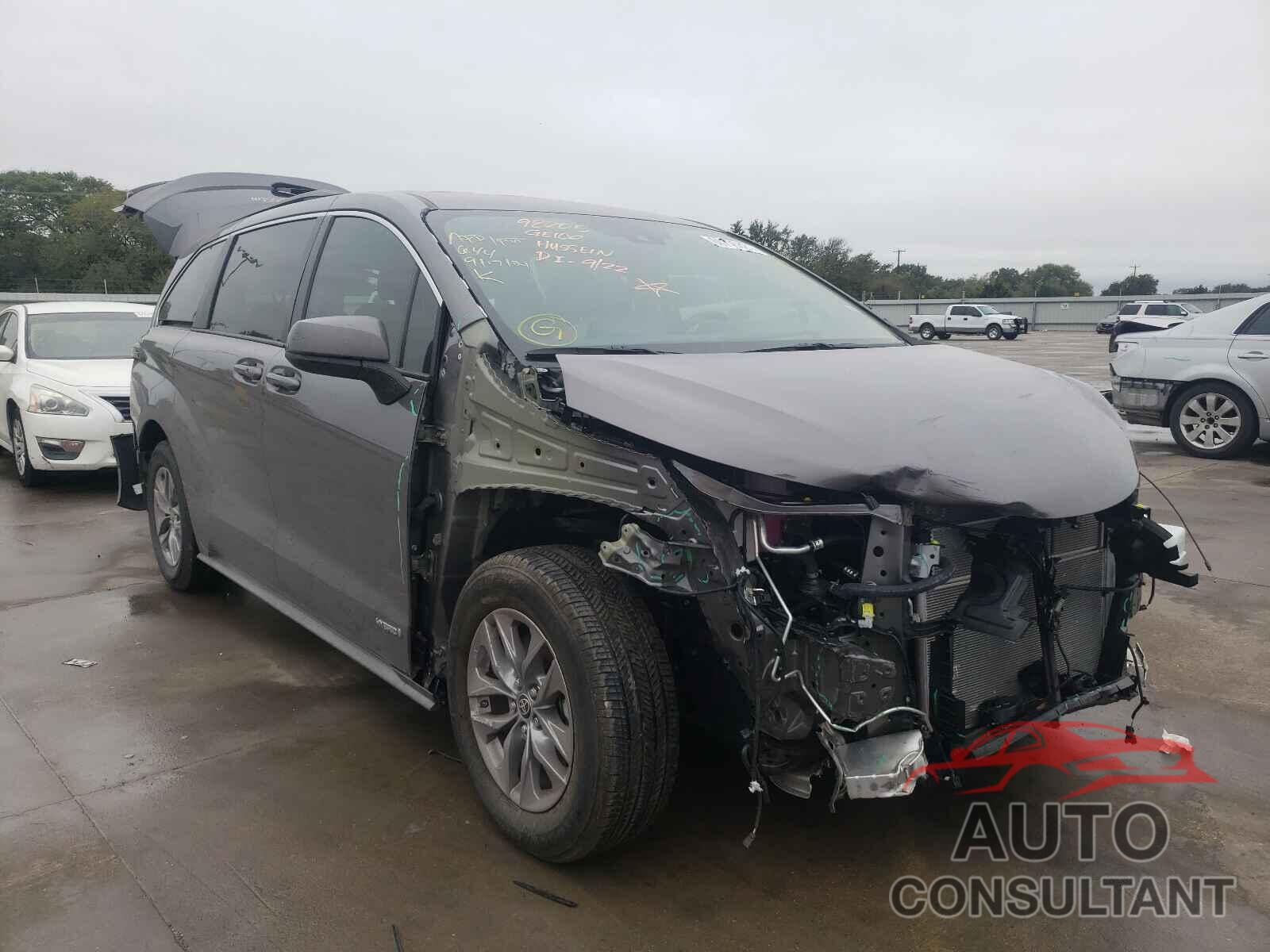 TOYOTA SIENNA 2021 - 5TDKRKEC3MS051119