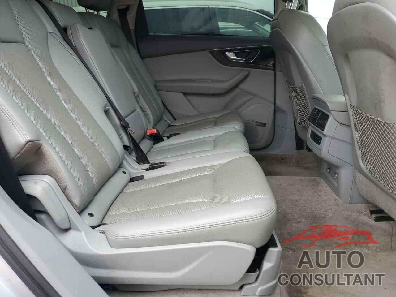AUDI Q7 2018 - WA1LAAF71JD000856