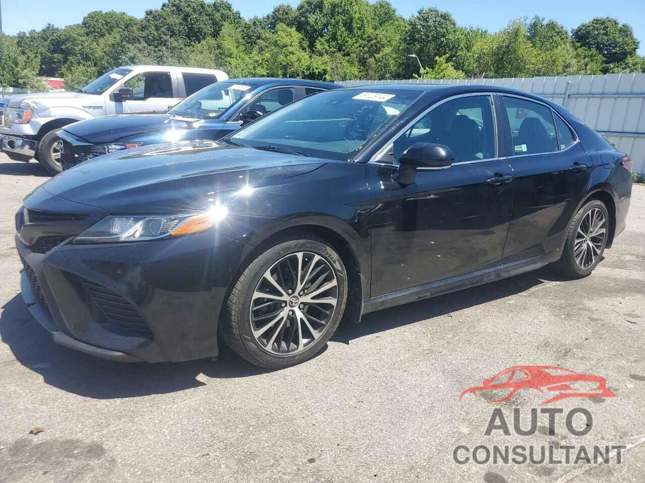 TOYOTA CAMRY 2018 - 4T1B11HK3JU002896