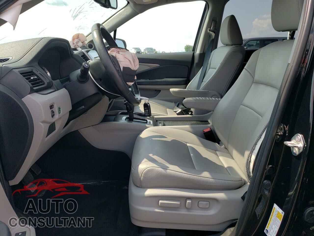 HONDA PILOT 2018 - 5FNYF6H56JB014556