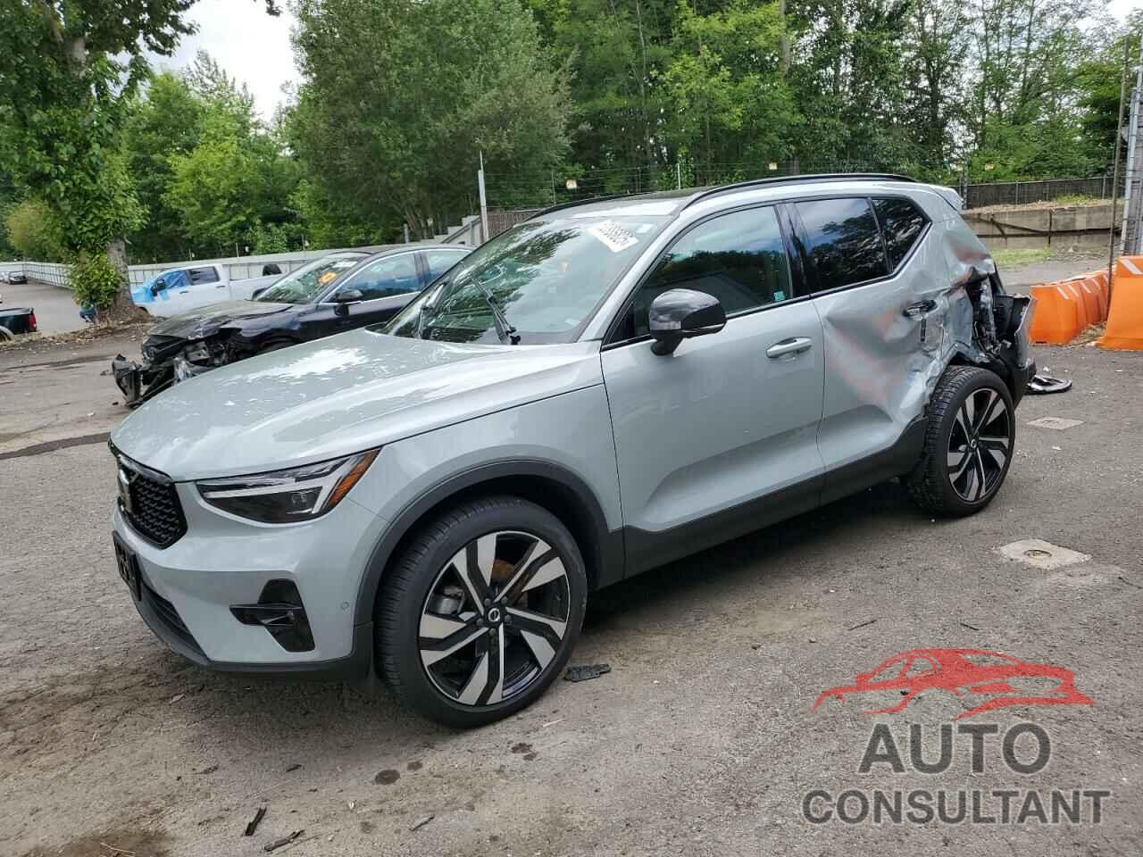 VOLVO XC40 PLUS 2024 - YV4L12UL6R2352122