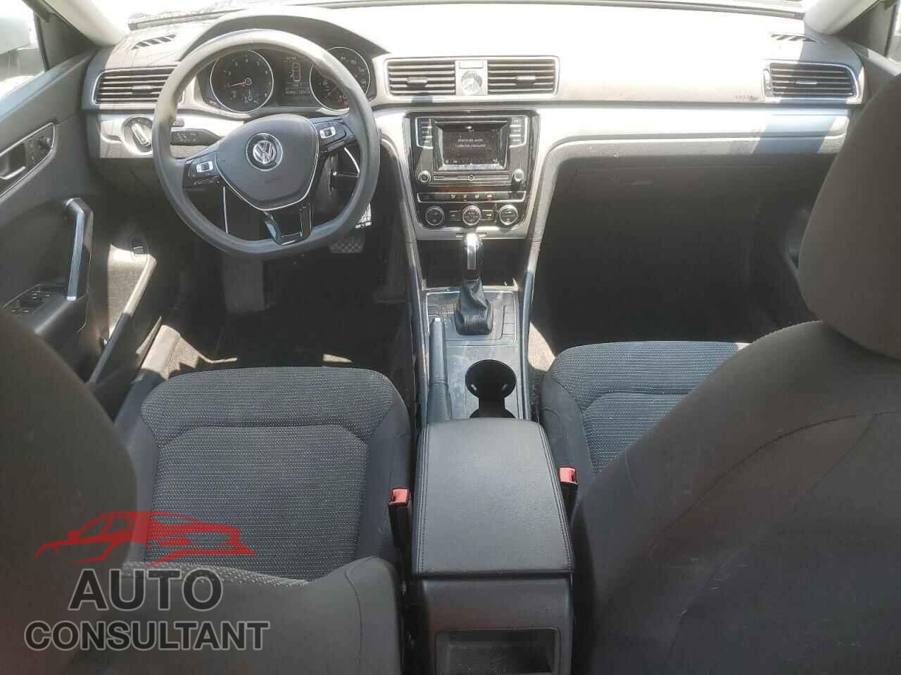 VOLKSWAGEN PASSAT 2017 - 1VWAT7A3XHC069587