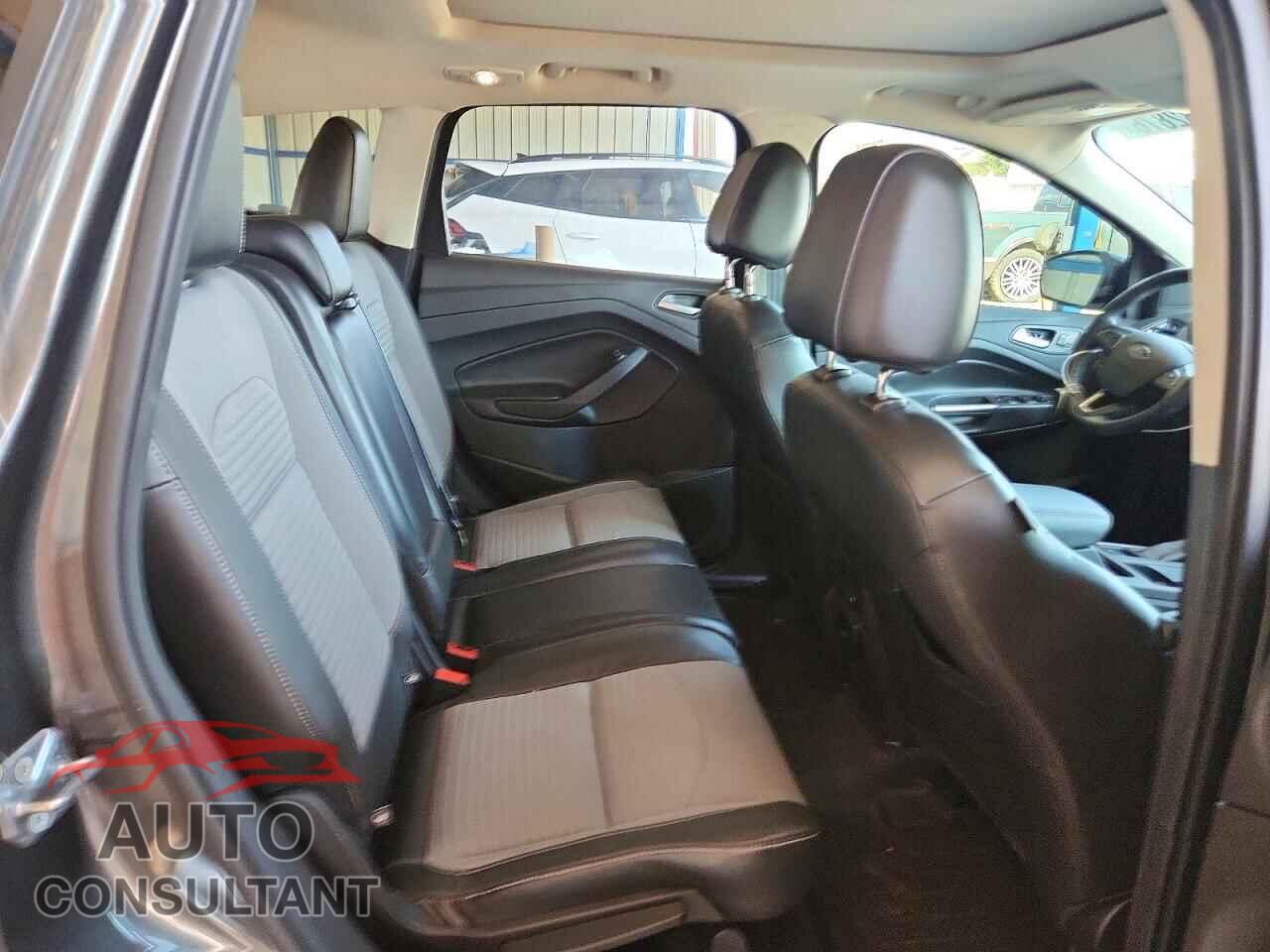 FORD ESCAPE 2017 - 1FMCU9J92HUC42629
