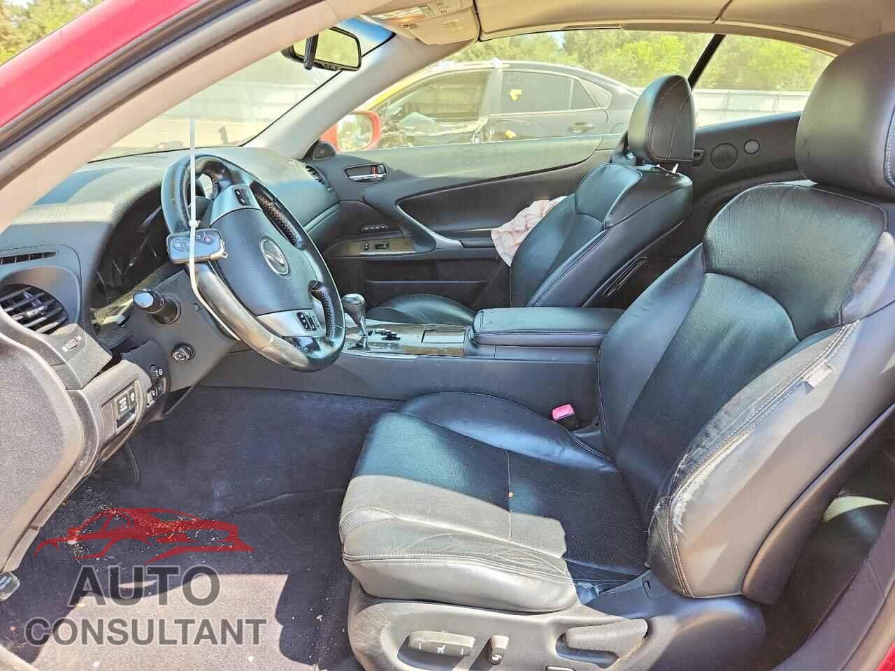 LEXUS IS 2011 - JTHFE2C22B2505208