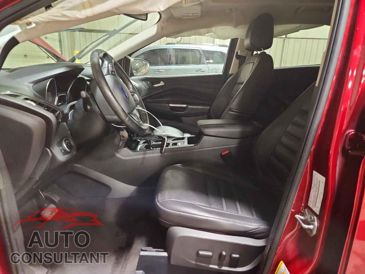 FORD ESCAPE 2017 - 1FMCU9J92HUB91052
