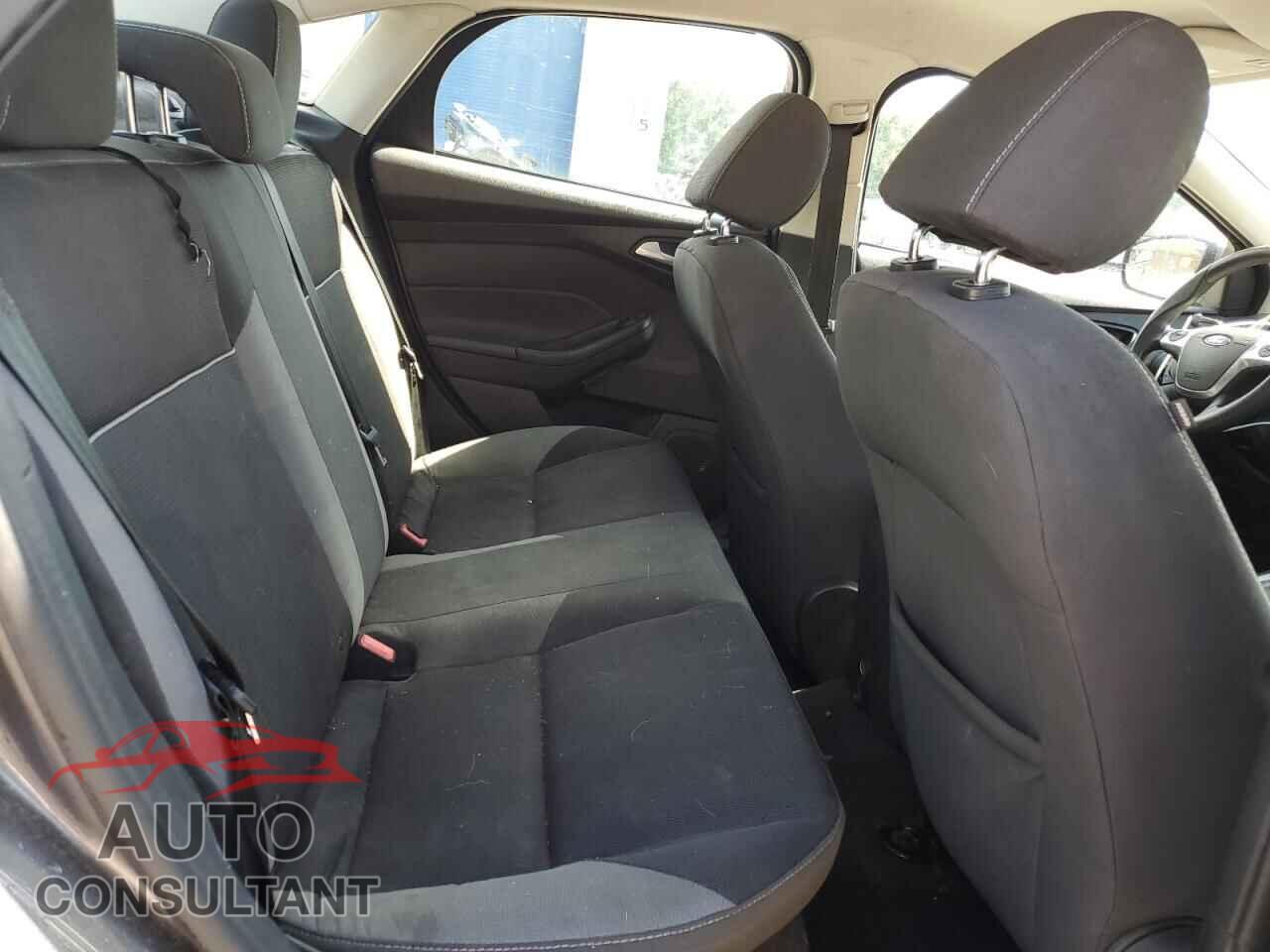 FORD FOCUS 2014 - 1FADP3F2XEL320512