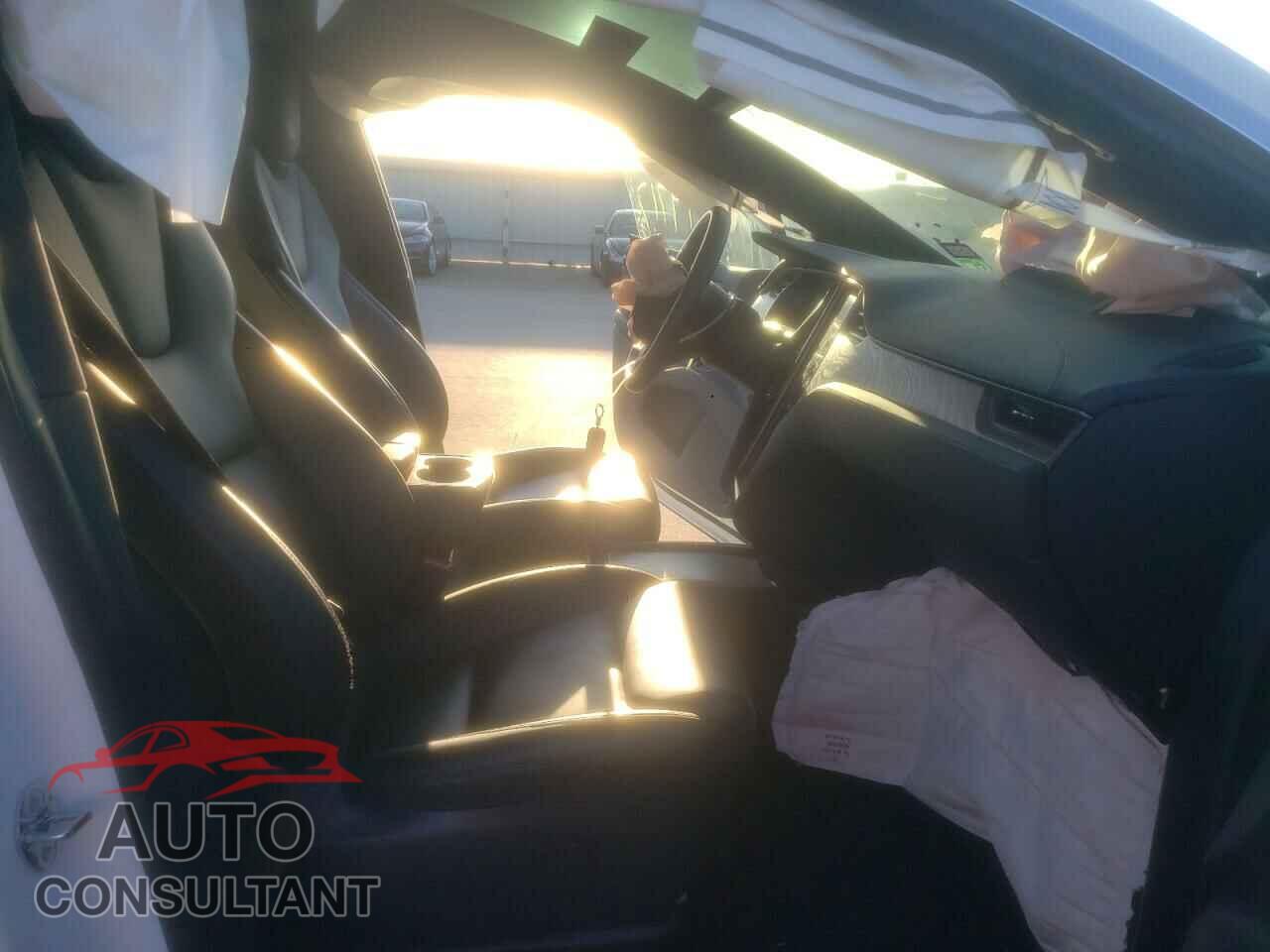 TESLA MODEL X 2020 - 5YJXCBE24LF233901