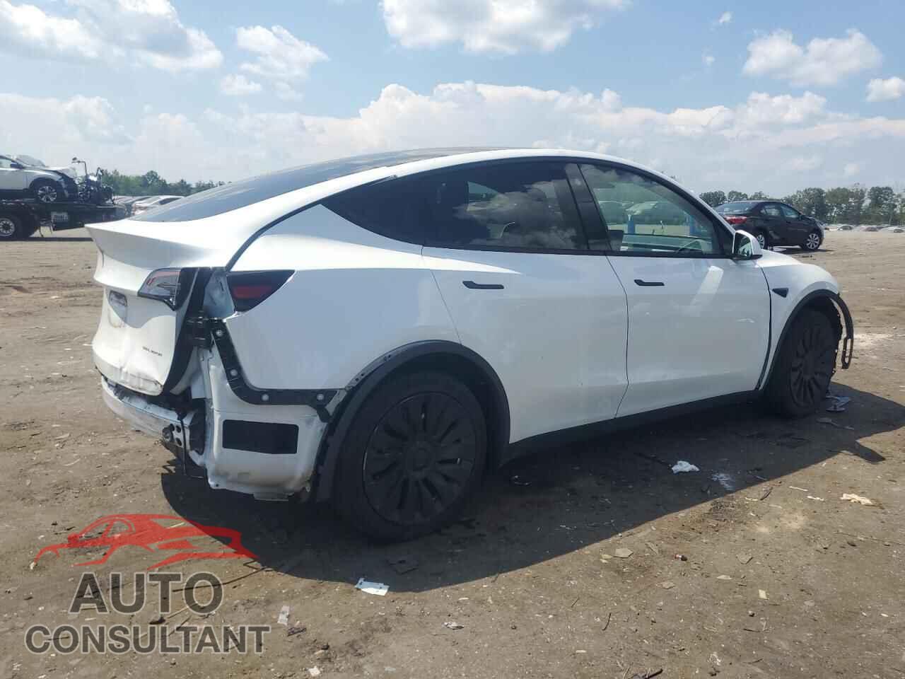 TESLA MODEL Y 2023 - 7SAYGAEEXPF629403