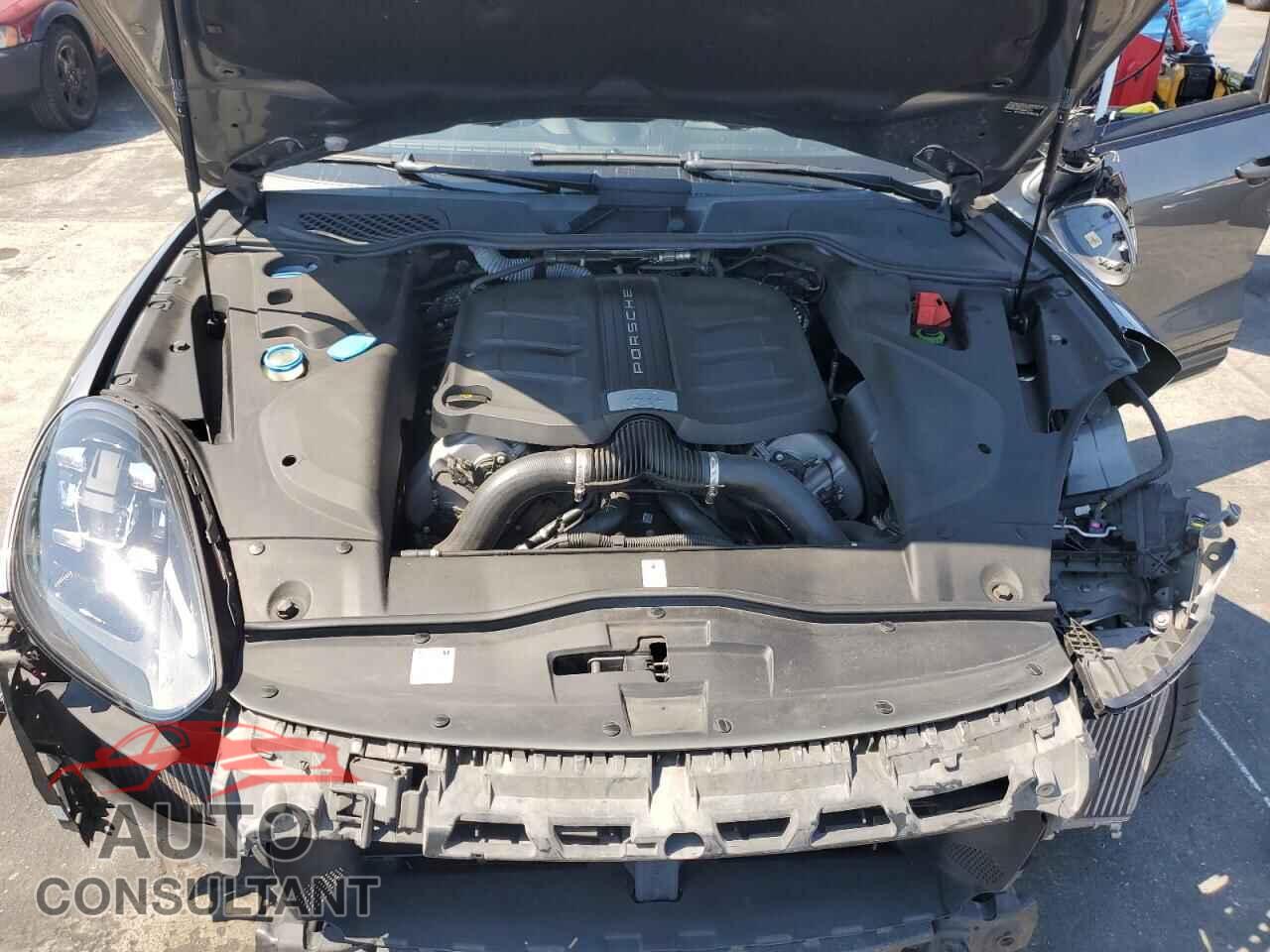 PORSCHE CAYENNE 2017 - WP1AD2A25HLA80375
