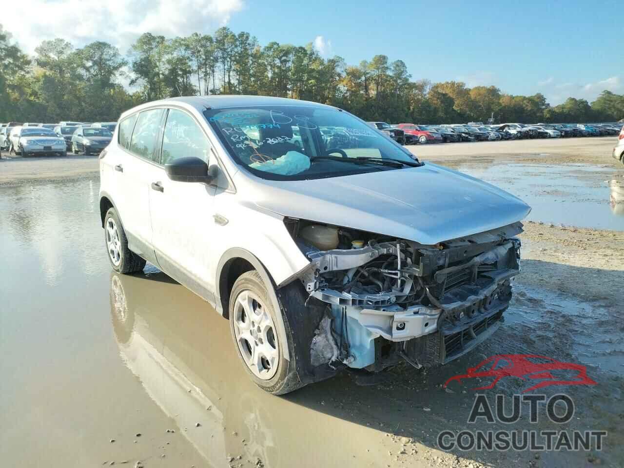 FORD ESCAPE 2017 - 1FMCU0F79HUB26458