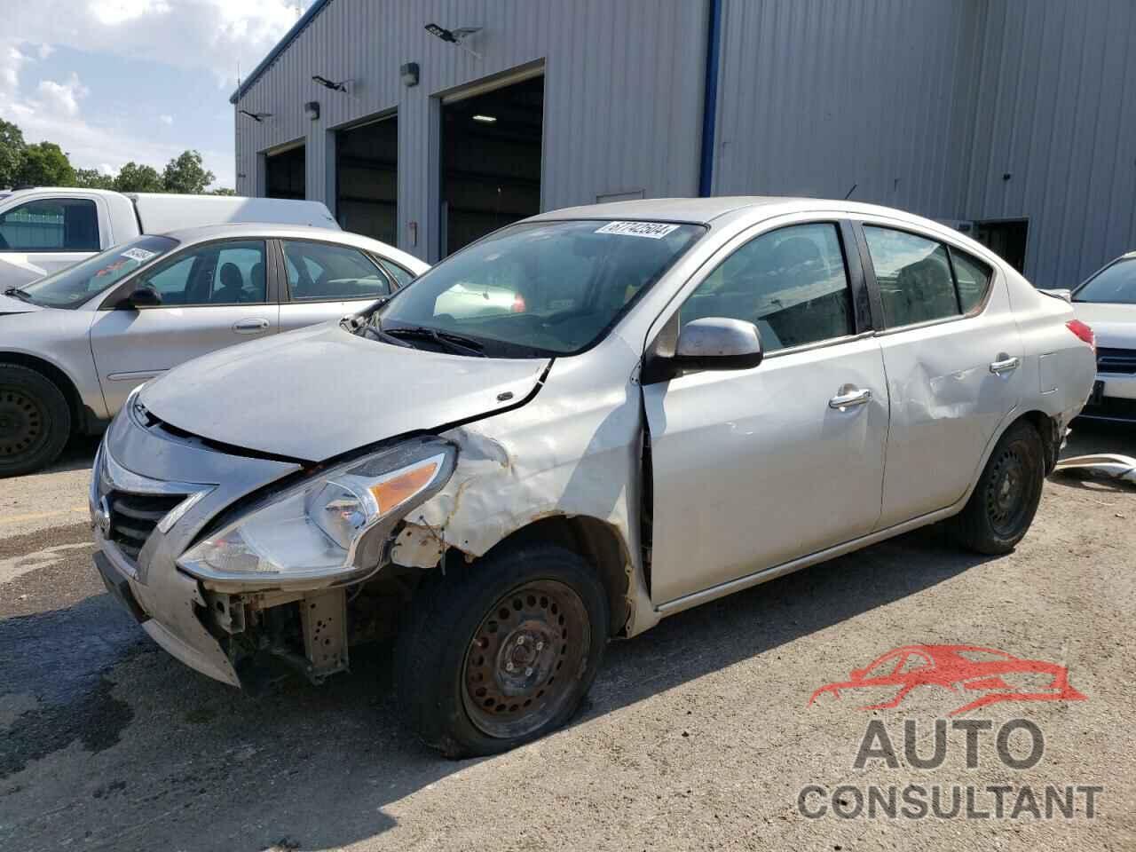 NISSAN VERSA 2019 - 3N1CN7AP0KL813303