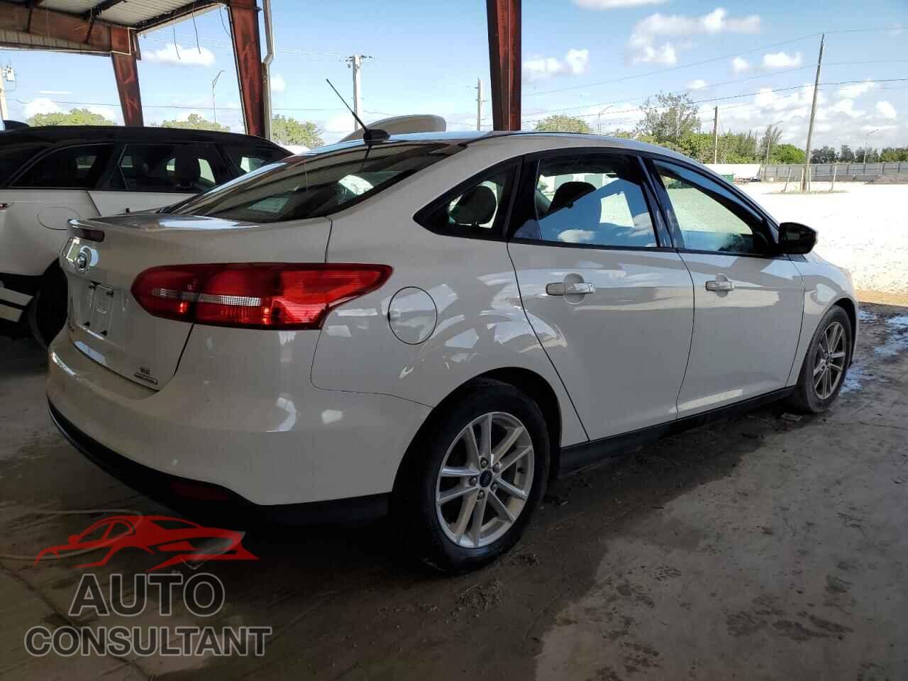 FORD FOCUS 2015 - 1FADP3F29FL342857
