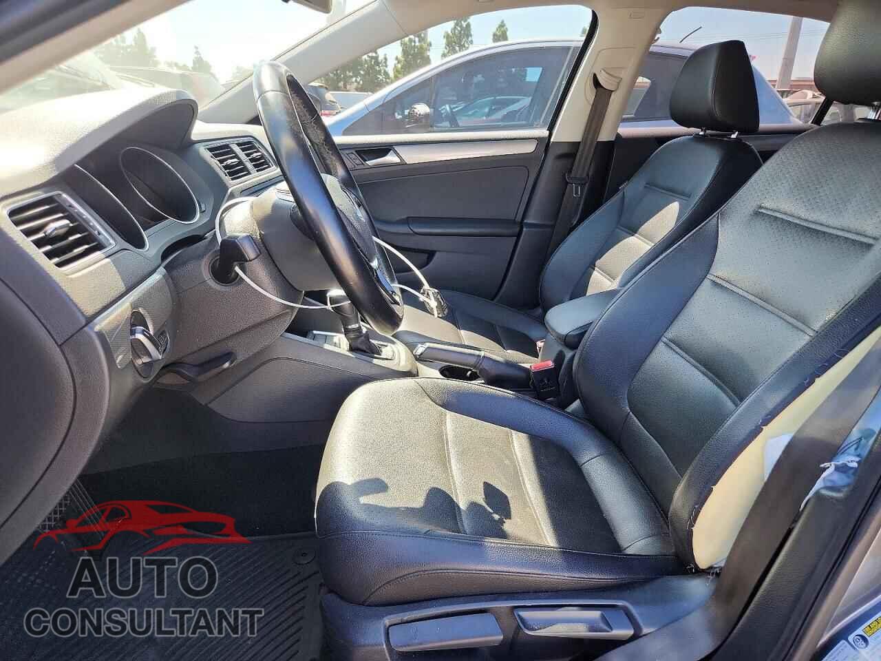 VOLKSWAGEN JETTA 2017 - 3VWDB7AJ9HM366461