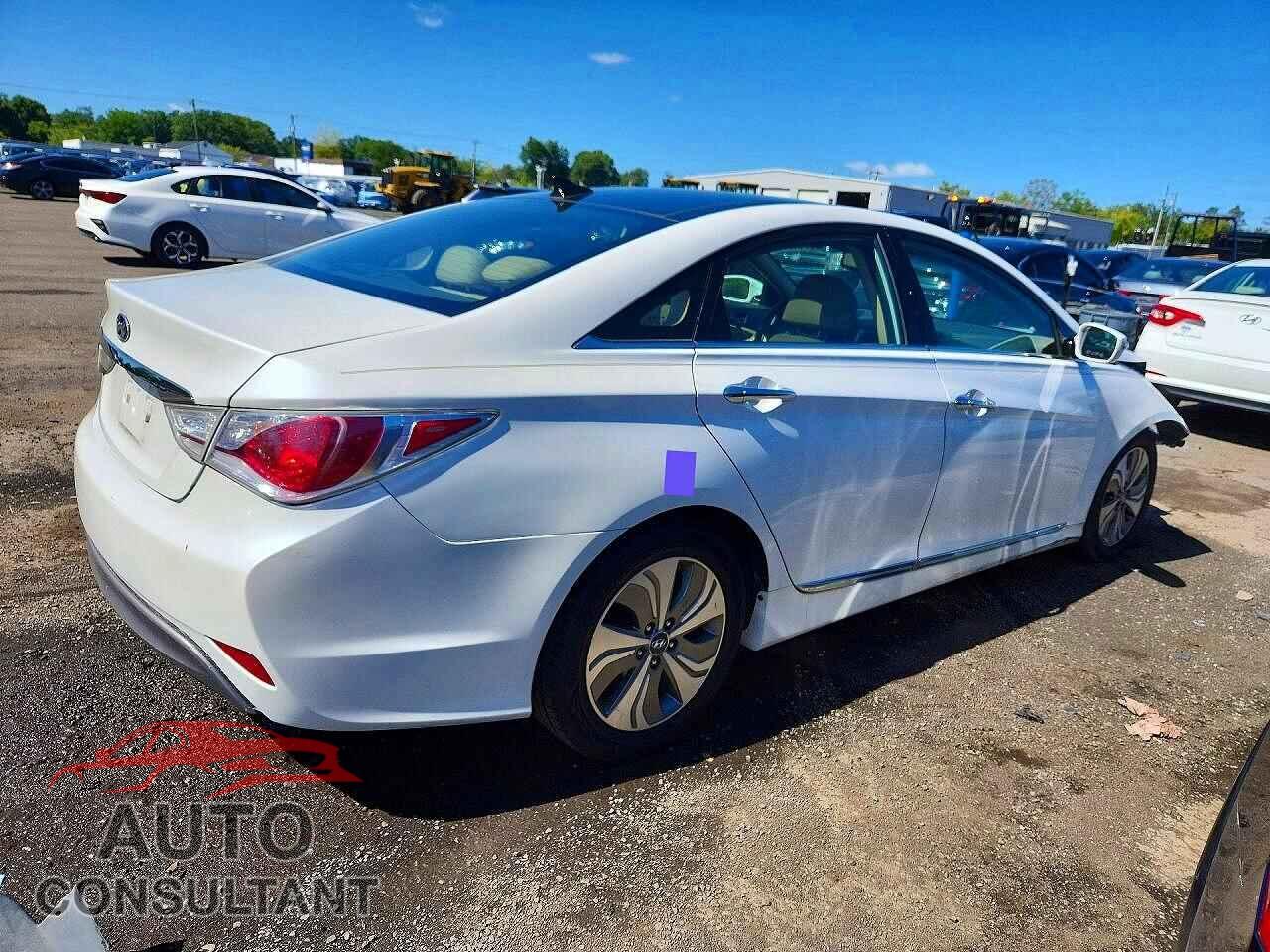 HYUNDAI SONATA 2015 - KMHEC4A4XFA124703