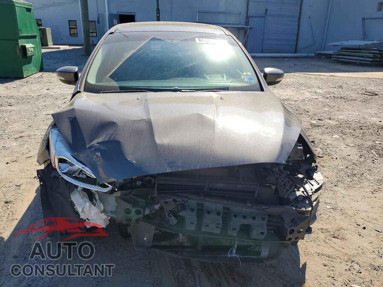 FORD FOCUS 2015 - 1FADP3F26FL329208