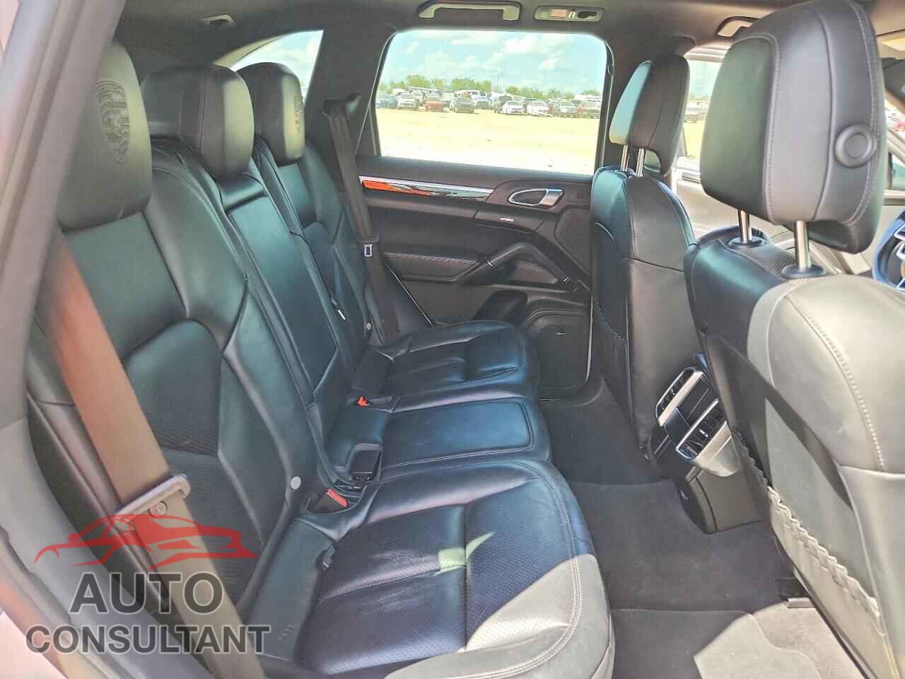 PORSCHE CAYENNE 2017 - WP1AA2A23HKA81491