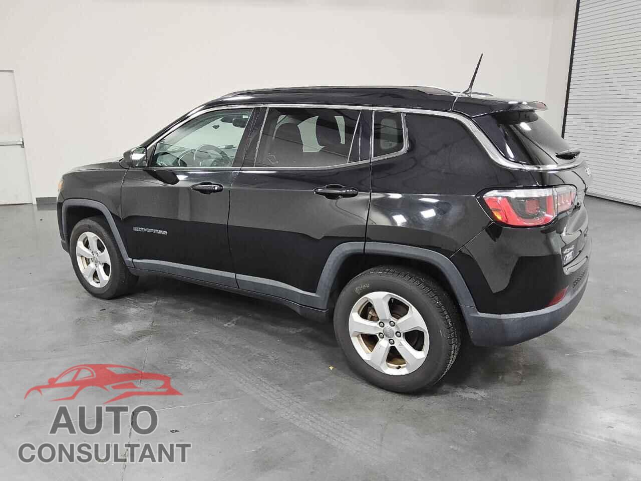 JEEP COMPASS 2018 - 3C4NJDBB4JT239323