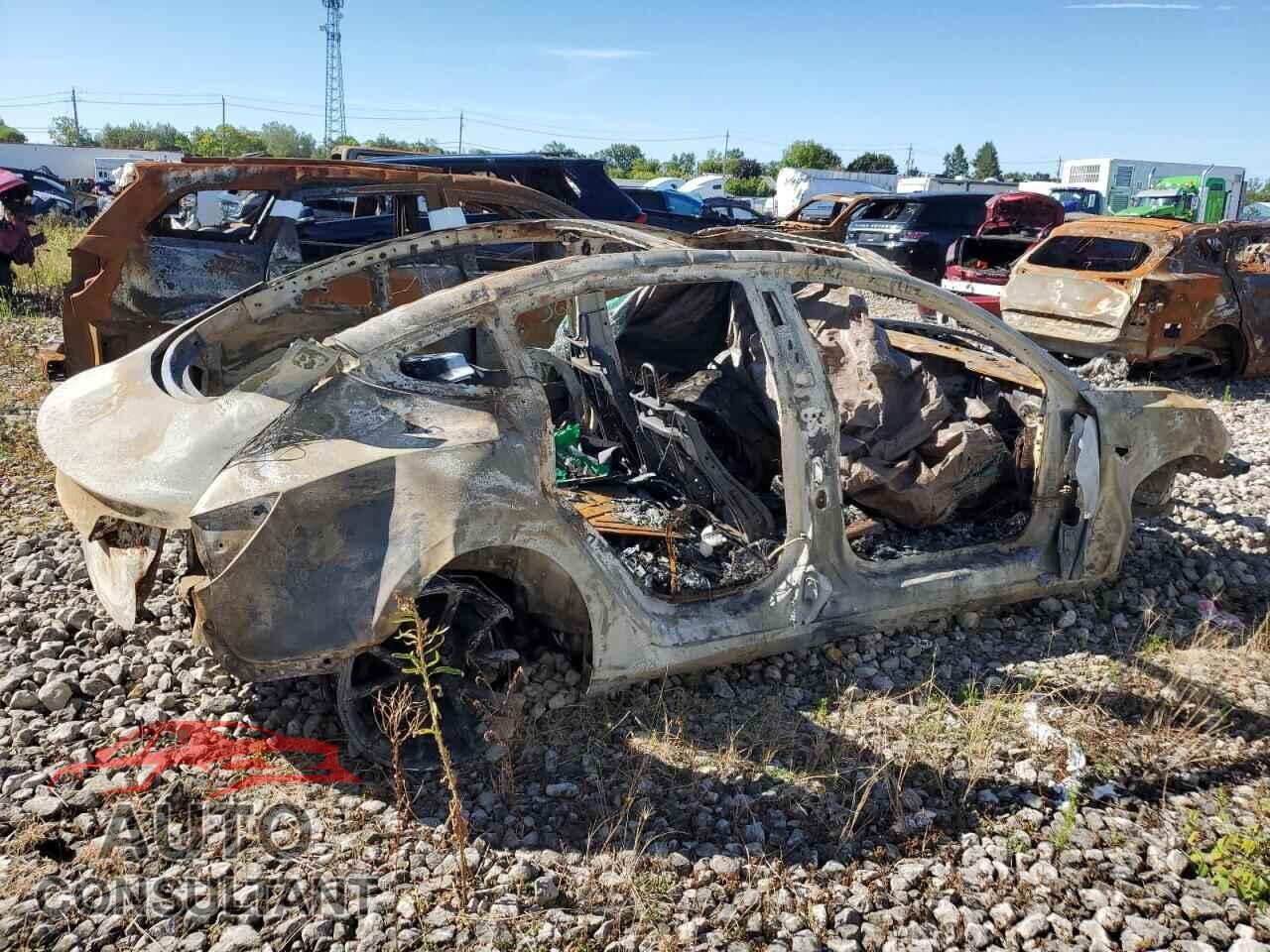 TESLA MODEL 3 2022 - 5YJ3E1EA2NF323027