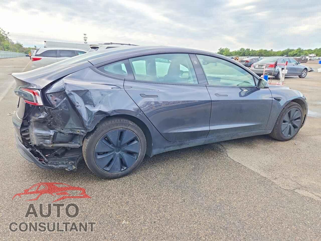 TESLA MODEL 3 2025 - 5YJ3E1EA0SF884323