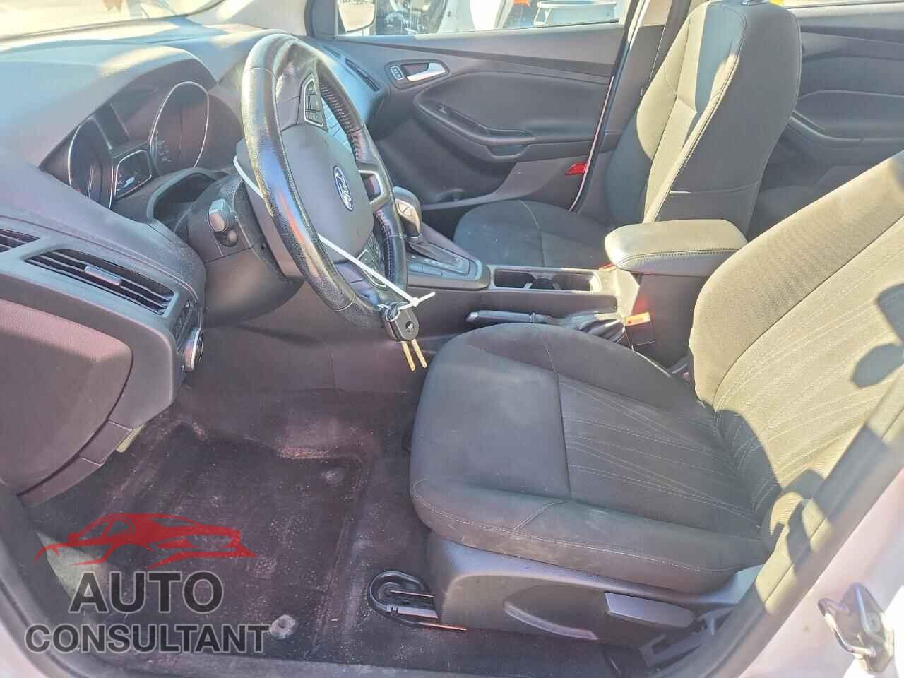 FORD FOCUS 2017 - 1FADP3F29HL330372