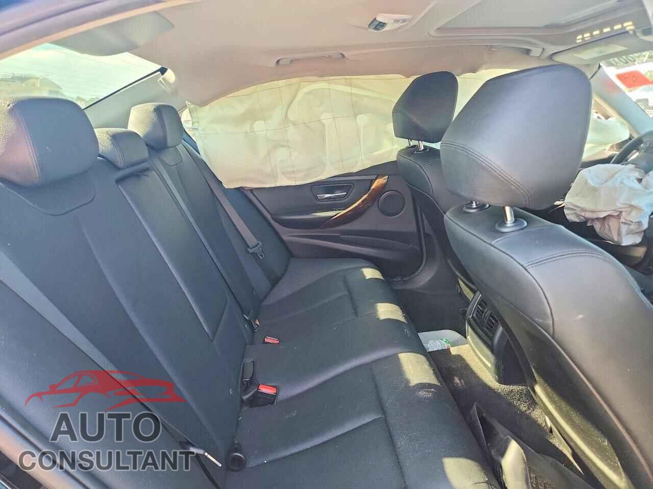 BMW 3 SERIES 2017 - WBA8A3C5XHK691981